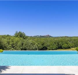 Luxury 4-Bedroom Villa with generous sized Infinity Pool near Buje, Istria. Sleeps 8